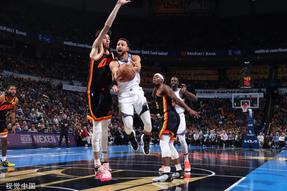 他接到中场 他接到中场