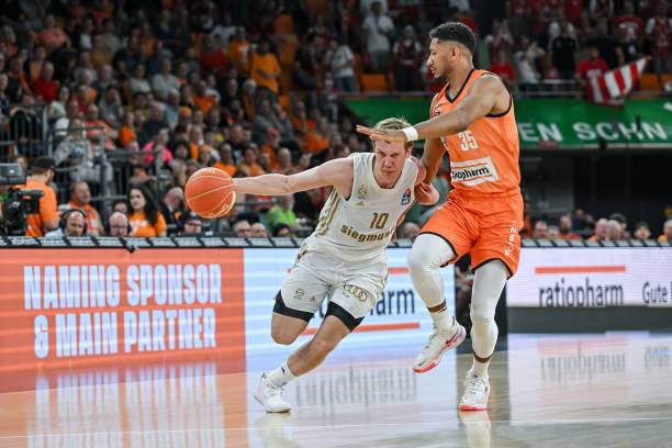 足球赛场上 足球赛场上